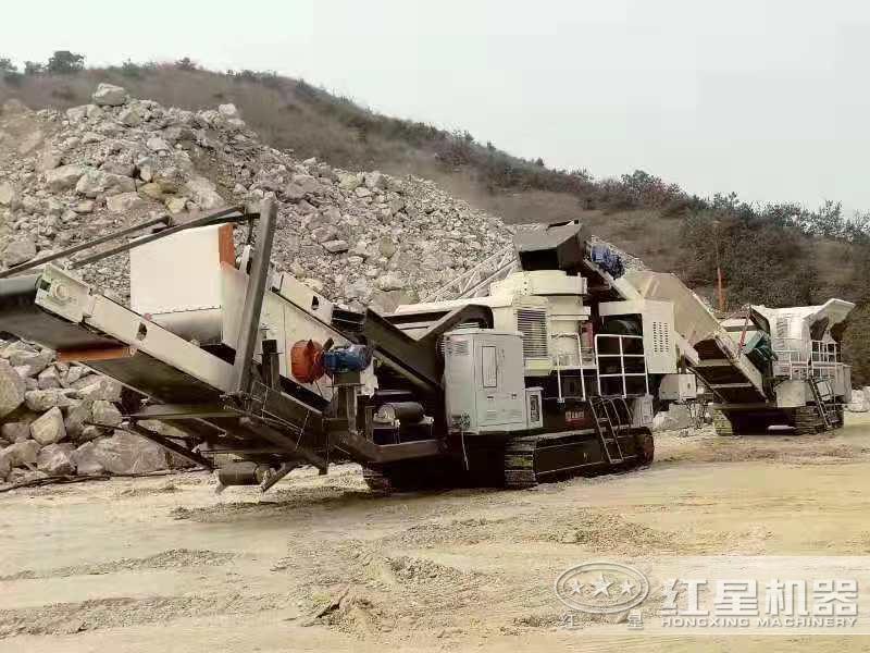 履帶液壓移動破碎站建筑垃圾處理現(xiàn)場